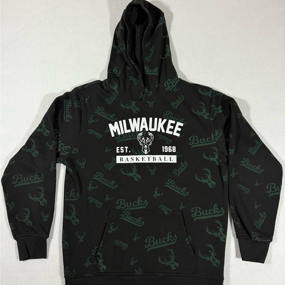 NBA Milwaukee Bucks Black and Green Logo Hooded Sweatshirt Youth cL 18/20